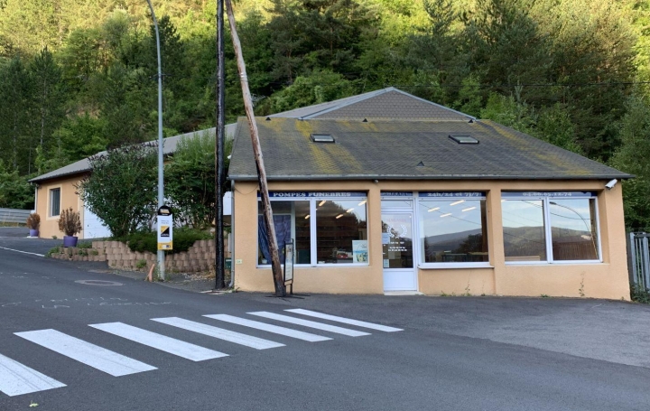 Local commercial MENDE 107 m2 700 € Local commercial MENDE 107 m2 700 €
